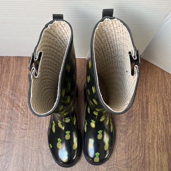 Chooka Women’s Black Pineapple Topic Rubber Rain Boots Size 6 - Picture 4 of 17